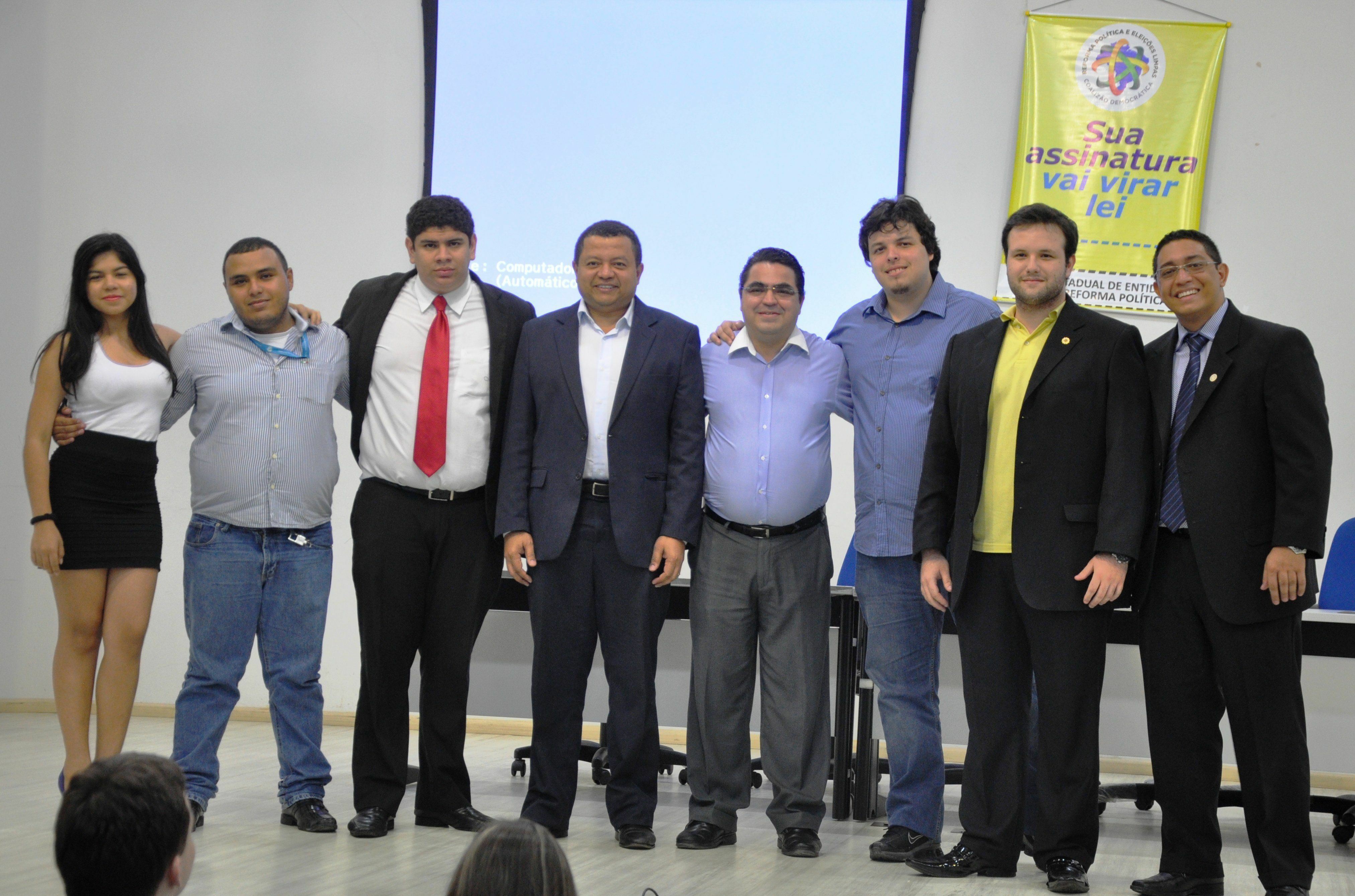 Integrantes do DCE, dr. Márlon Reis e prof. Sylvio Puga.