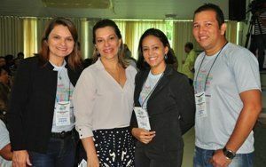 Reitora e coordenadores do evento