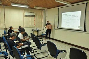 Mestranda Lídia Carvalho em defesa de dissertação