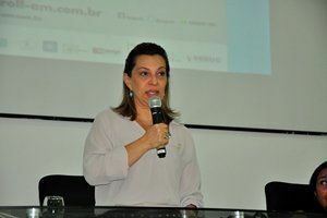 "Precisamos persistir na formação de professores", disse a reitora