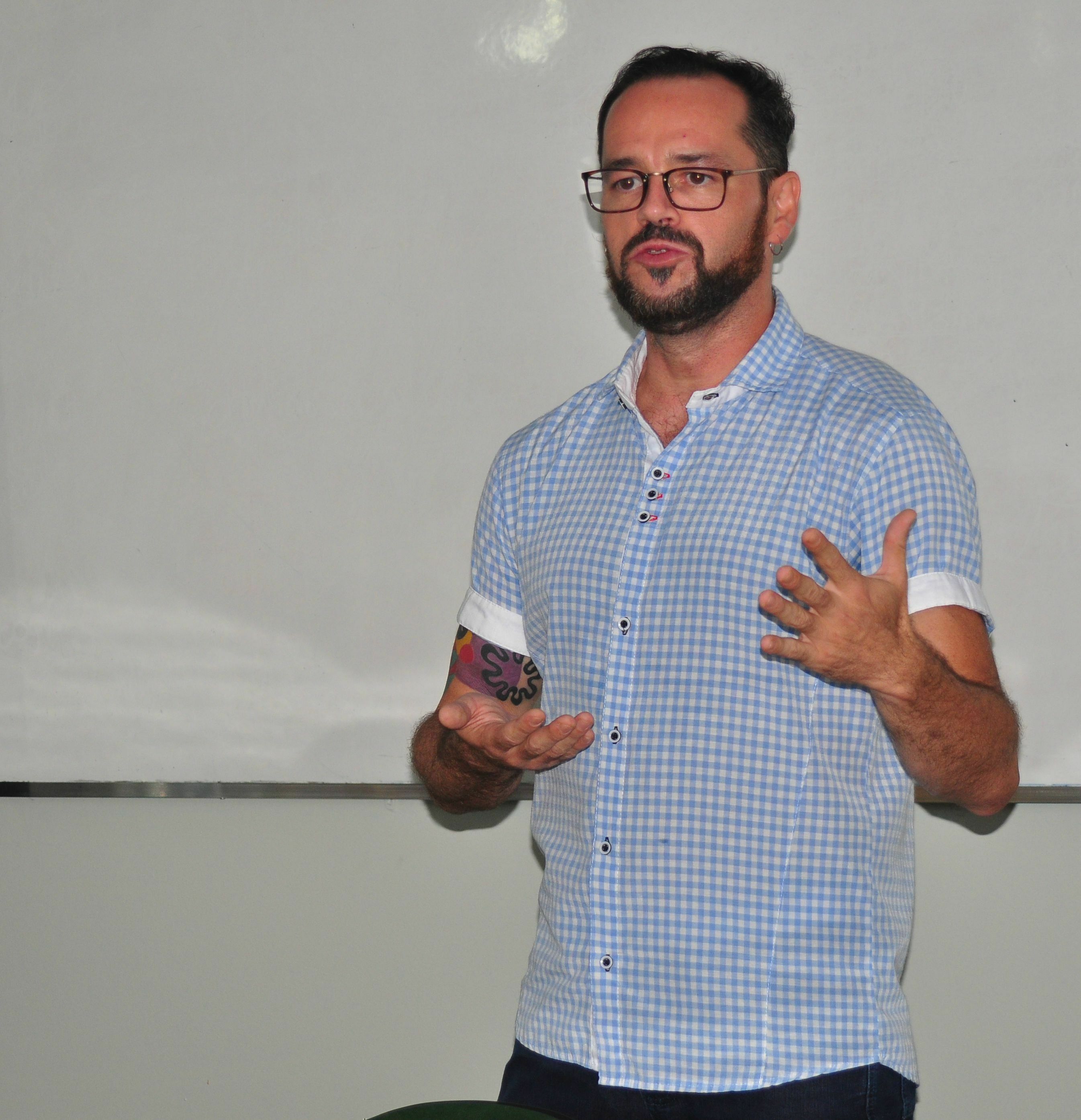 Professor Rodrigo Capelato