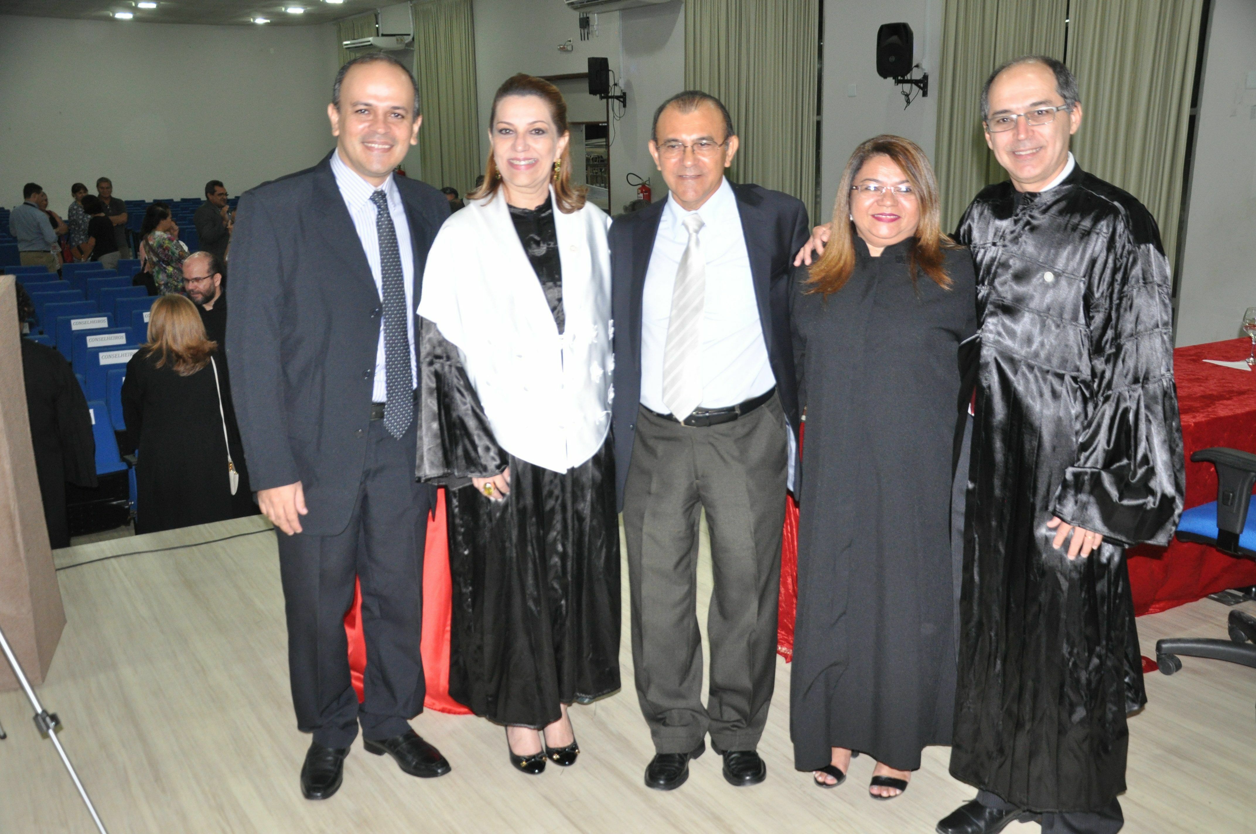 Da esquerda para direita, professores: Allan Soljenitisin, Márcia Perales, Walmir de Albuquerque, Simone Baçal, e Hedinaldo Lima