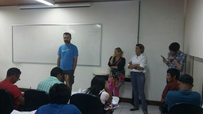 Professor César Melo, do Instituto de Computação, durante exposição sobre os cursos Ciências da Computação e Sistemas de Informação