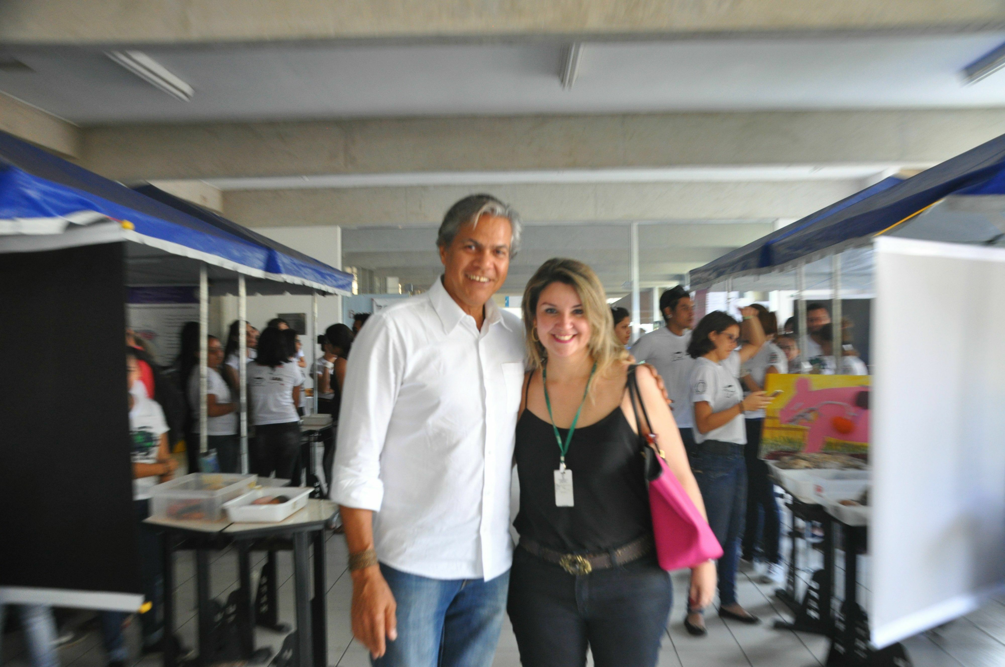 Professora Roseane Martins e Diretor da FCA, professor Neliton Marques