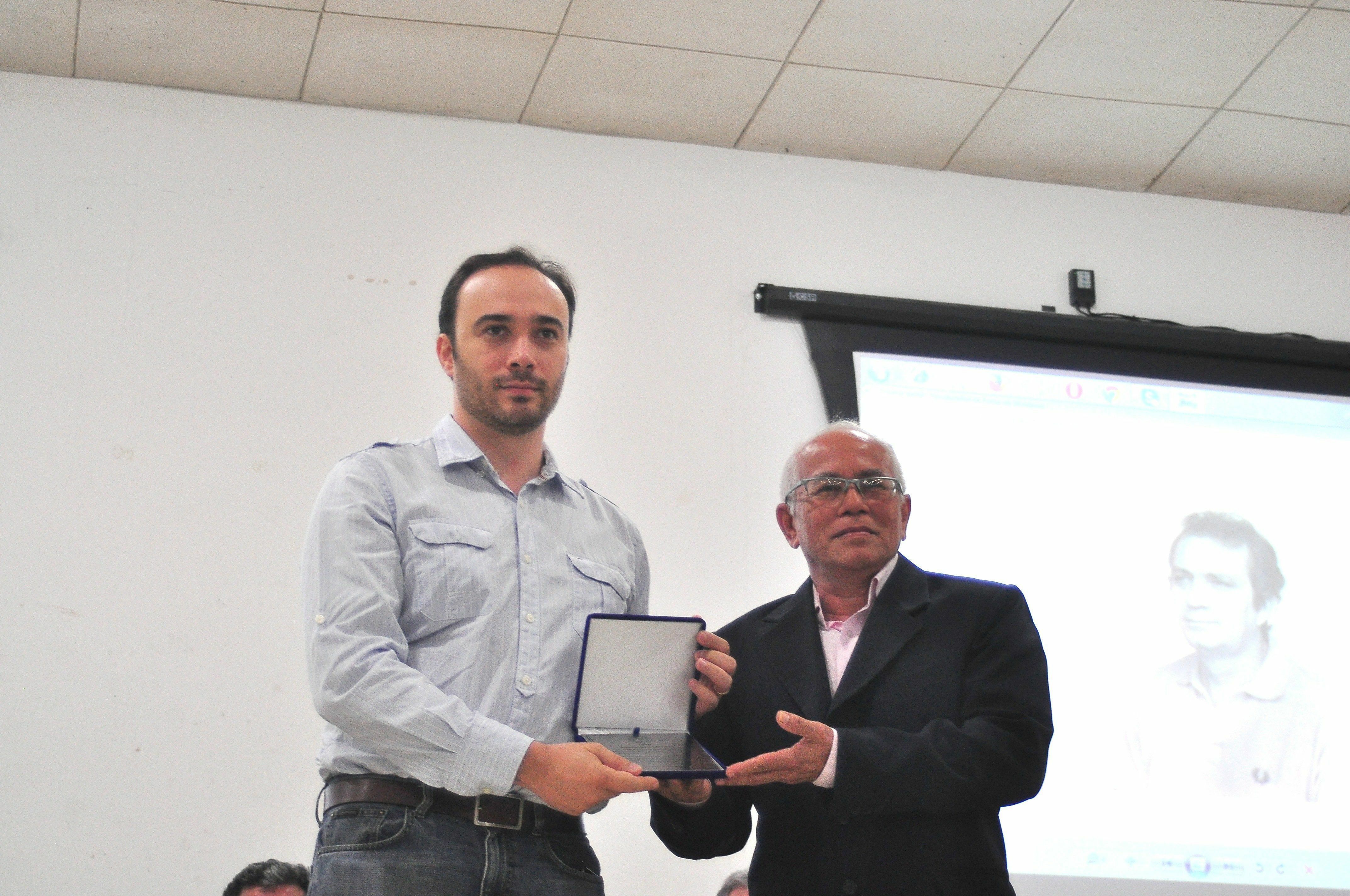 Prof. Rosalvo Machado Bentes também foi honrado pela FES