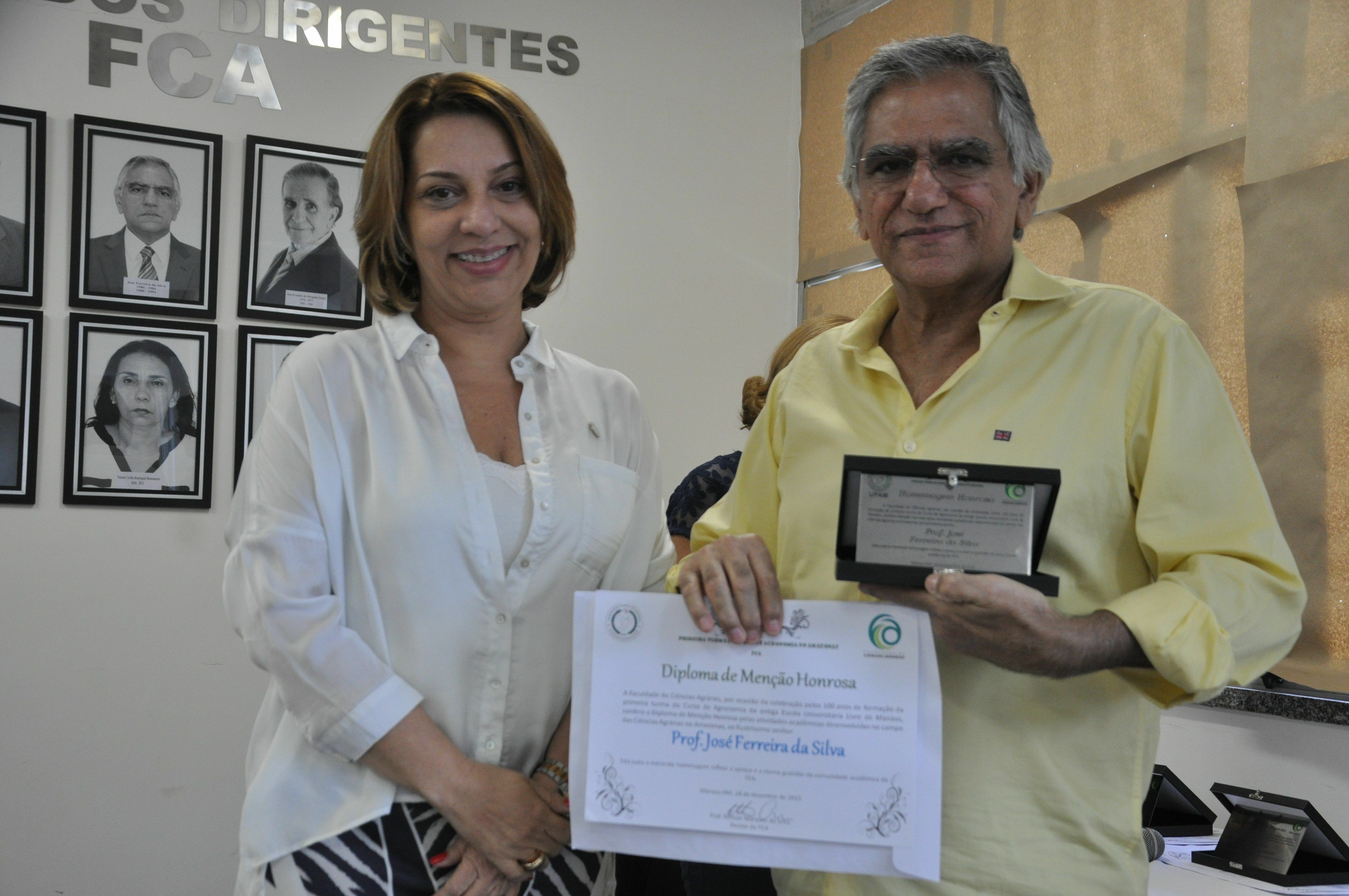 Professora Márcia Perales e o professor decano José Ferreira (38 anos de FCA)