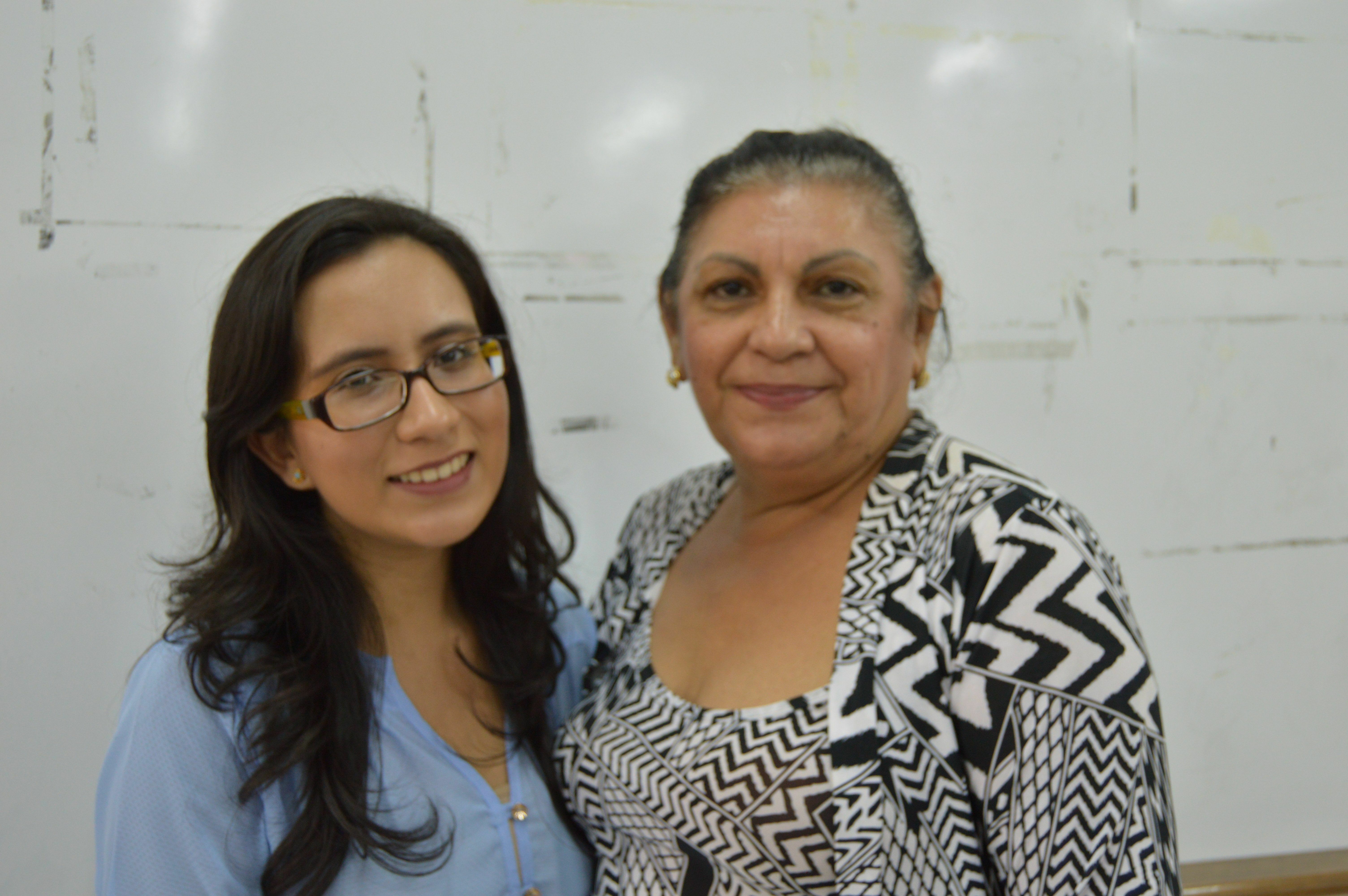 Aluna Fernanda de Souza (esquerda) e Professora Marina Araújo (direita)