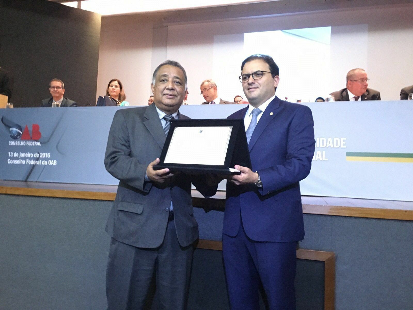 Professor Sebastião Marcelice (esquerda) e Presidente nacional da OAB, Marcus Vinicius Furtado Coêlho (direita)
