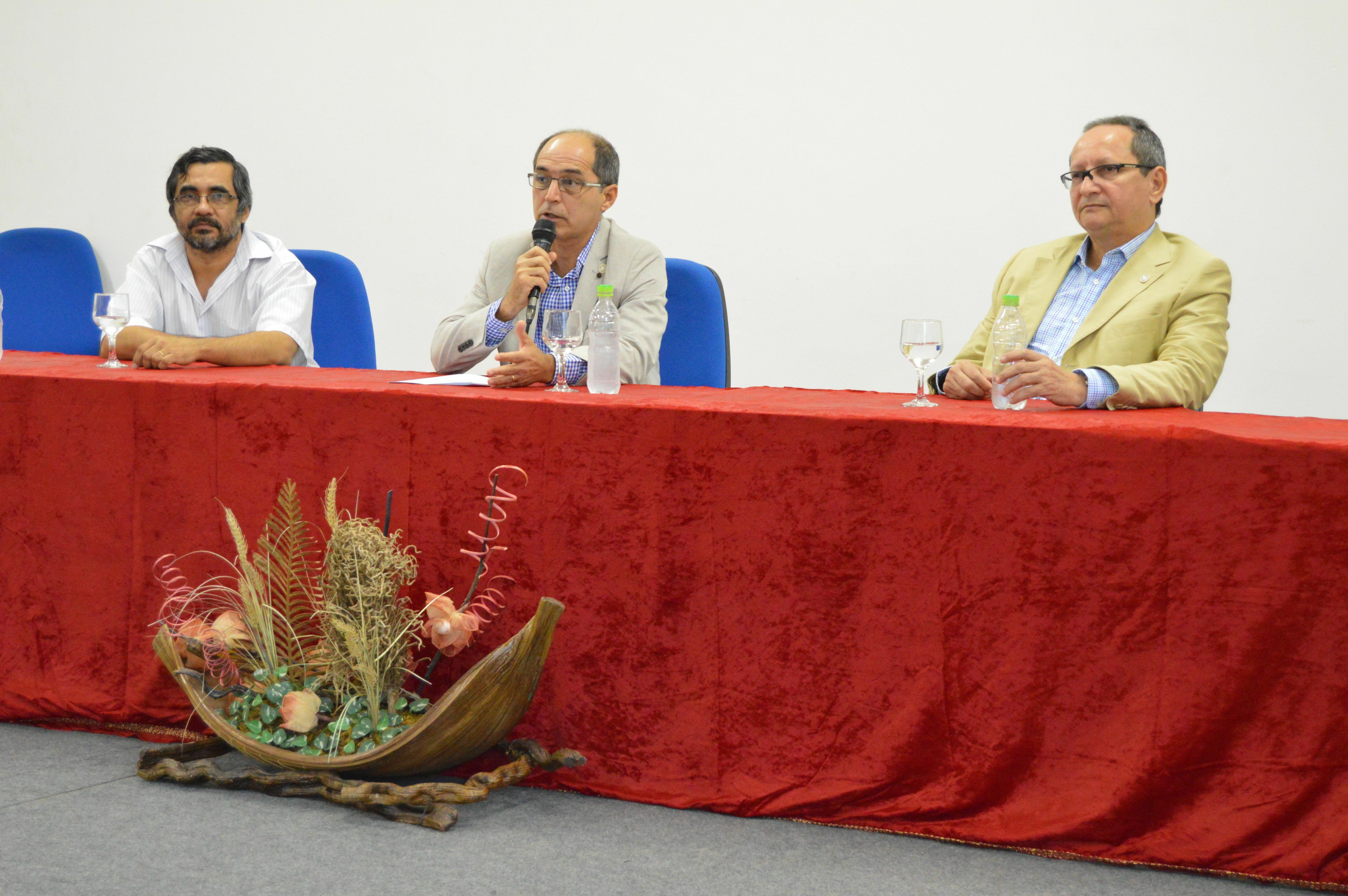Da esquerda para direita, professores Afonso Souza, Hedinaldo Lima, e Gilson Monteiro