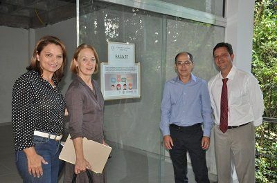  Vice-reitor, professor Hedinaldo Narciso Lima e diretora do NUCLI, professora Marta Monteiro, conduziram os visitantes às futuras instalações do Laboratório de Línguas da UFAM.