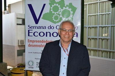 Professor Luís Roberto Coelho Nascimento - chefe do Departamento de Economia e coordenador da 5ª Semana de Economia