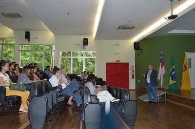 Diretor do INPA, Luiz Renato de França, abordou a utilização de novos modelos  experimentais em Biologia da reprodução na primeira conferência do evento