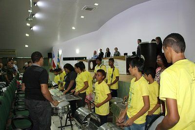 Solenidade de abertura contou com a participação do Projeto "Curumin na lata", da Secretaria Municipal de Educação, para executar o Hino Nacional