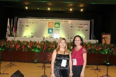Profissionais da área de Biblioteconomia, Ana Cláudia Moura e Rosineide Lima de Amorim, aproveitam a programação do XIX SNBU para atualizar conhecimentos na área