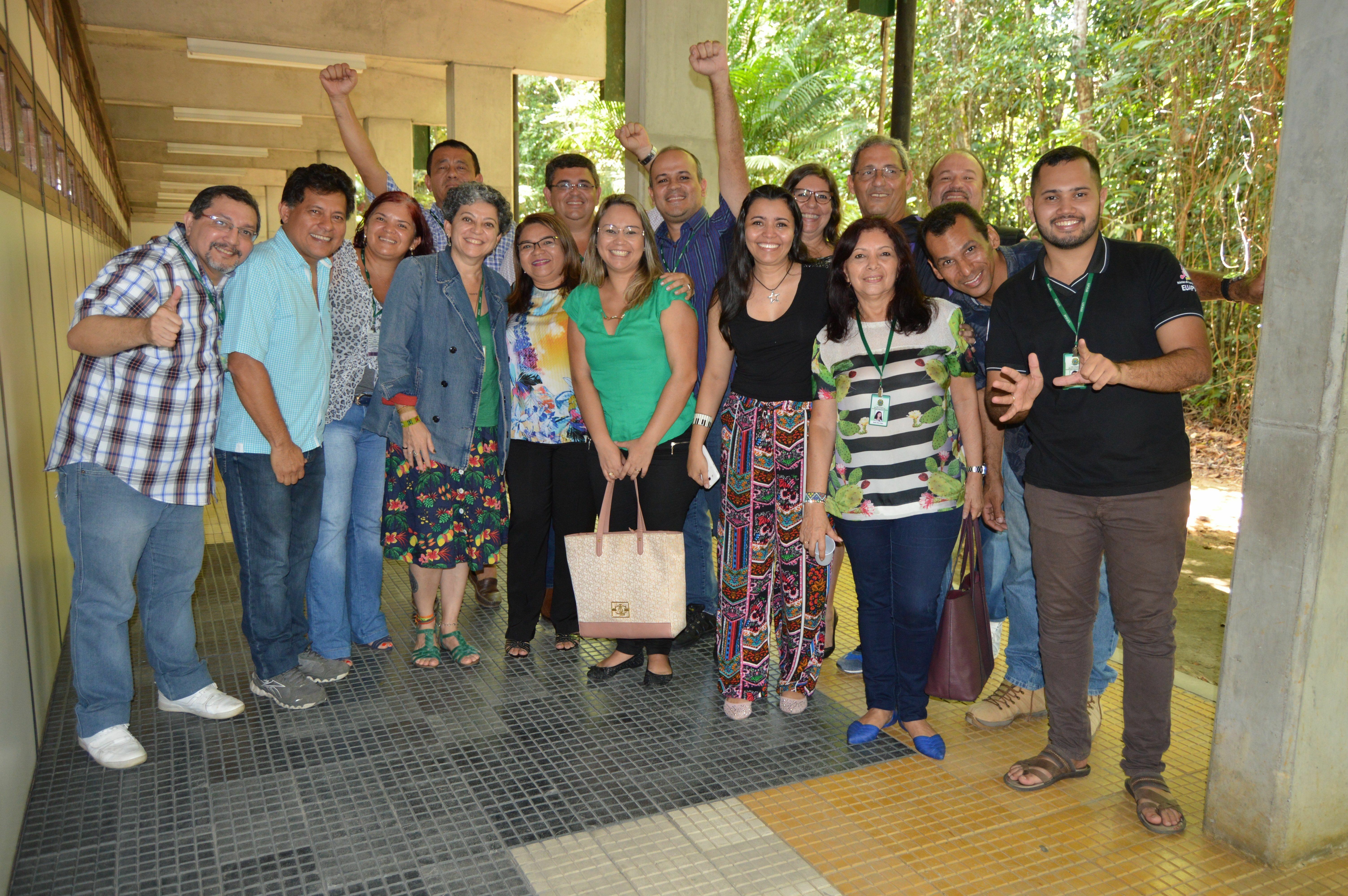 Parte dos professores, técnicos e alunos do ICHL presentes na aprovação do Projeto pelo Consuni