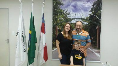 Fernanda Ferrary trouxe a família para prestigiar o momento da posse. Ela atuará no ICET de Itacoatiara, onde o marido já atua como docente