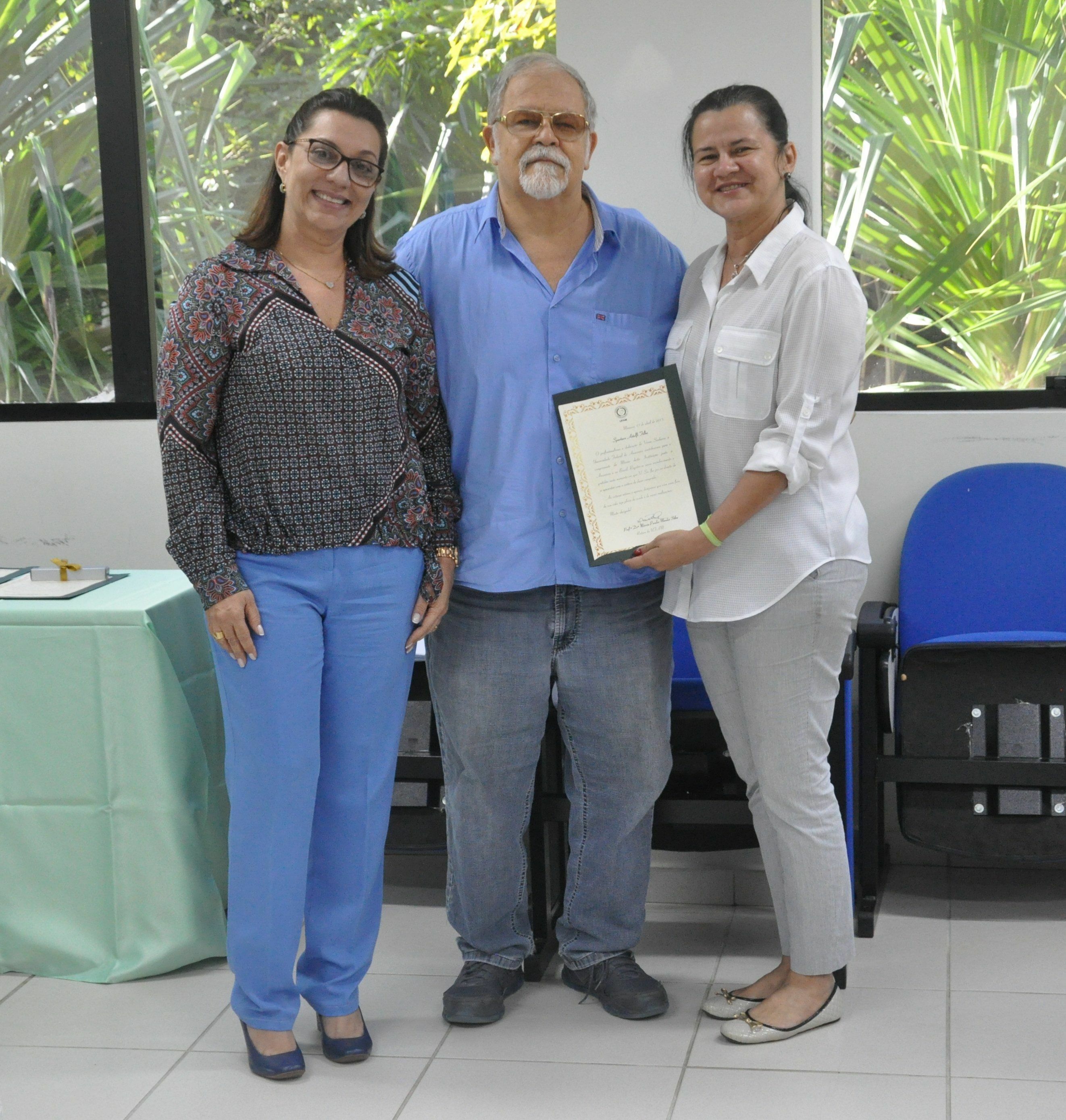 Professora Márcia Perales, reitora; professor Spartaco Filho; e professora Káthya Lopes, pró-reitora de gestão de pessoas.