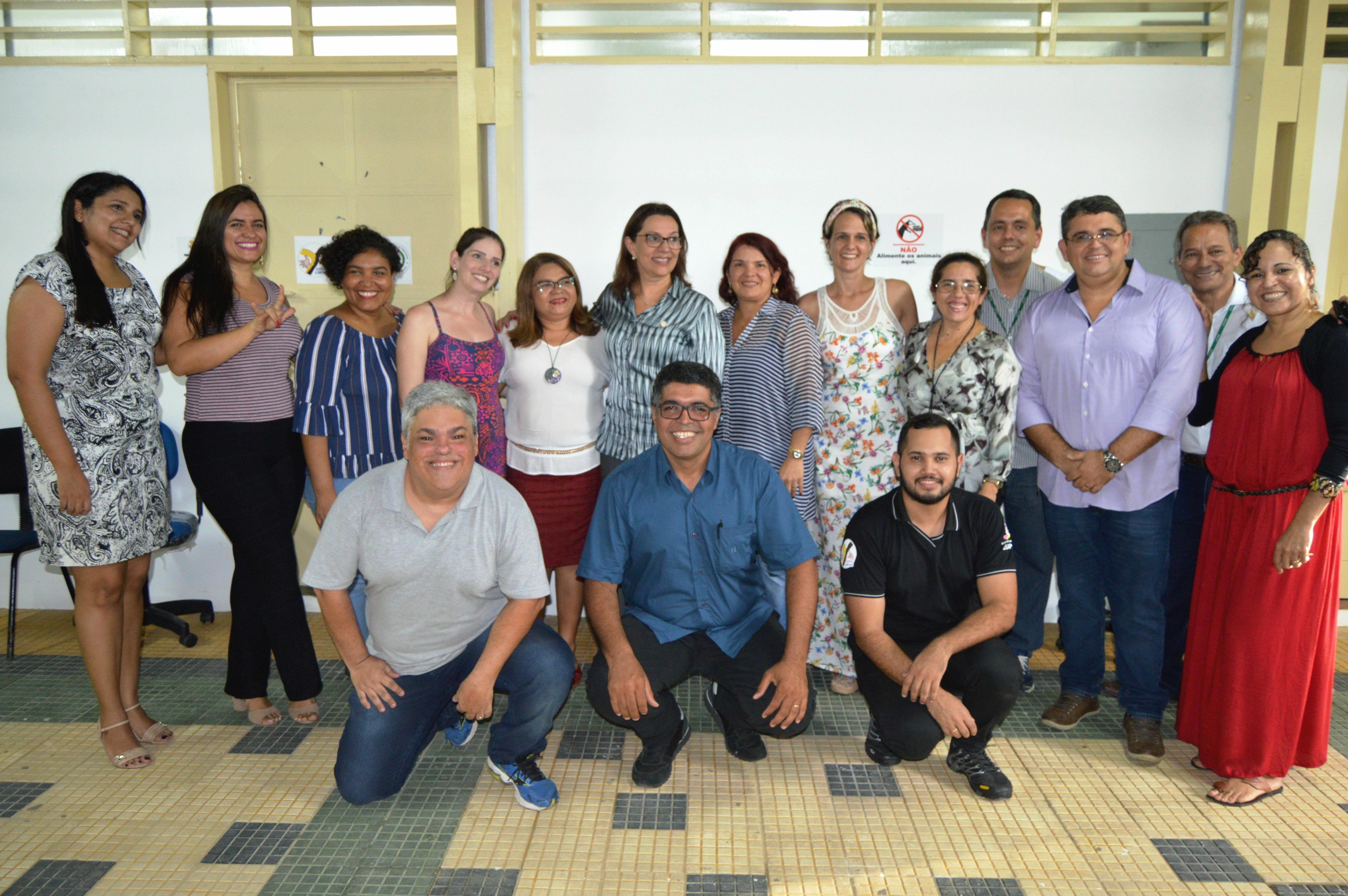 Professores celebram as novas instalações do Departamento de Letras Libras