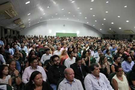 Comunidade universitária, pais, amigos e familiares prestigiaram a solenidade