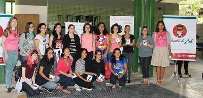 Alunas do Icomp com as coordenadoras do Projeto Cunhantã Digital