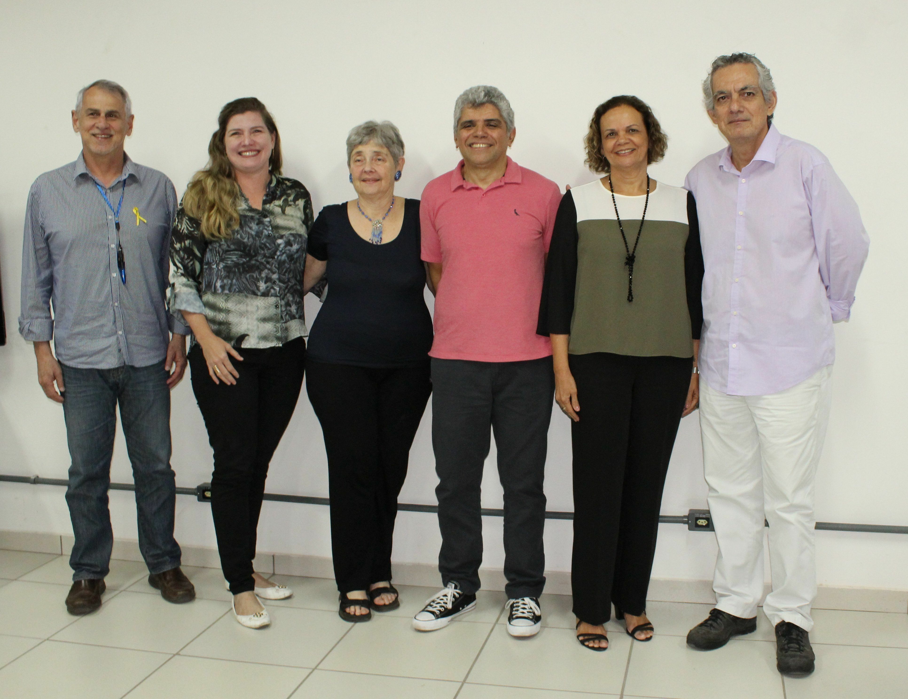 Professor Altigran da Silva ladeado pela diretora do Icomp, professora Tanara Lauschner e a Comissão Avaliadora 