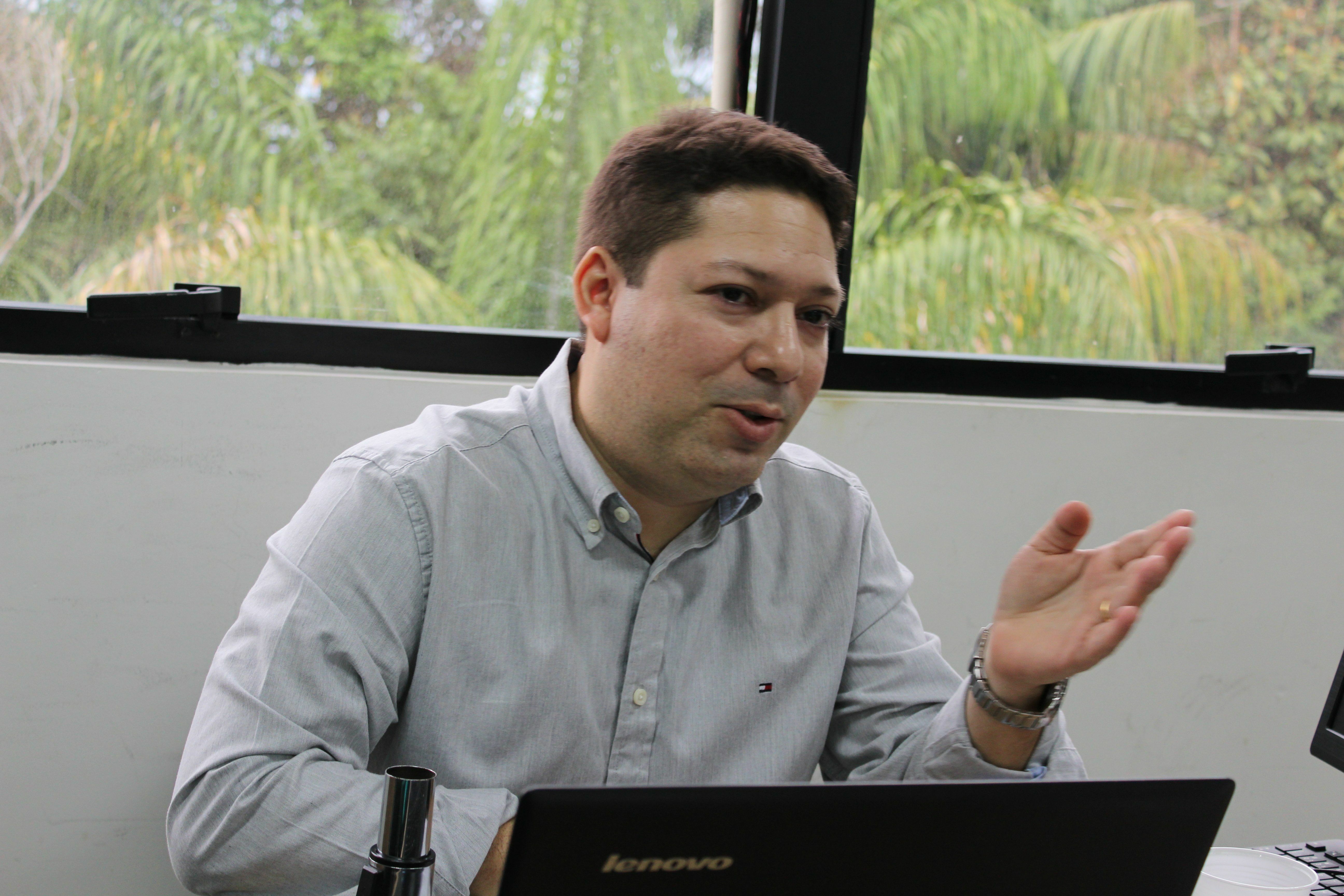 Professor Maurício Brilhante é doutor em Administração Pública e Governo