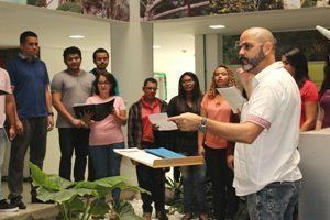 O maestro e professor da Faculdade de Artes (Faartes), Hermes Coelho Gomes, ressalta o quanto essas apresentações públicas contribuem para a formação dos alunos de Música