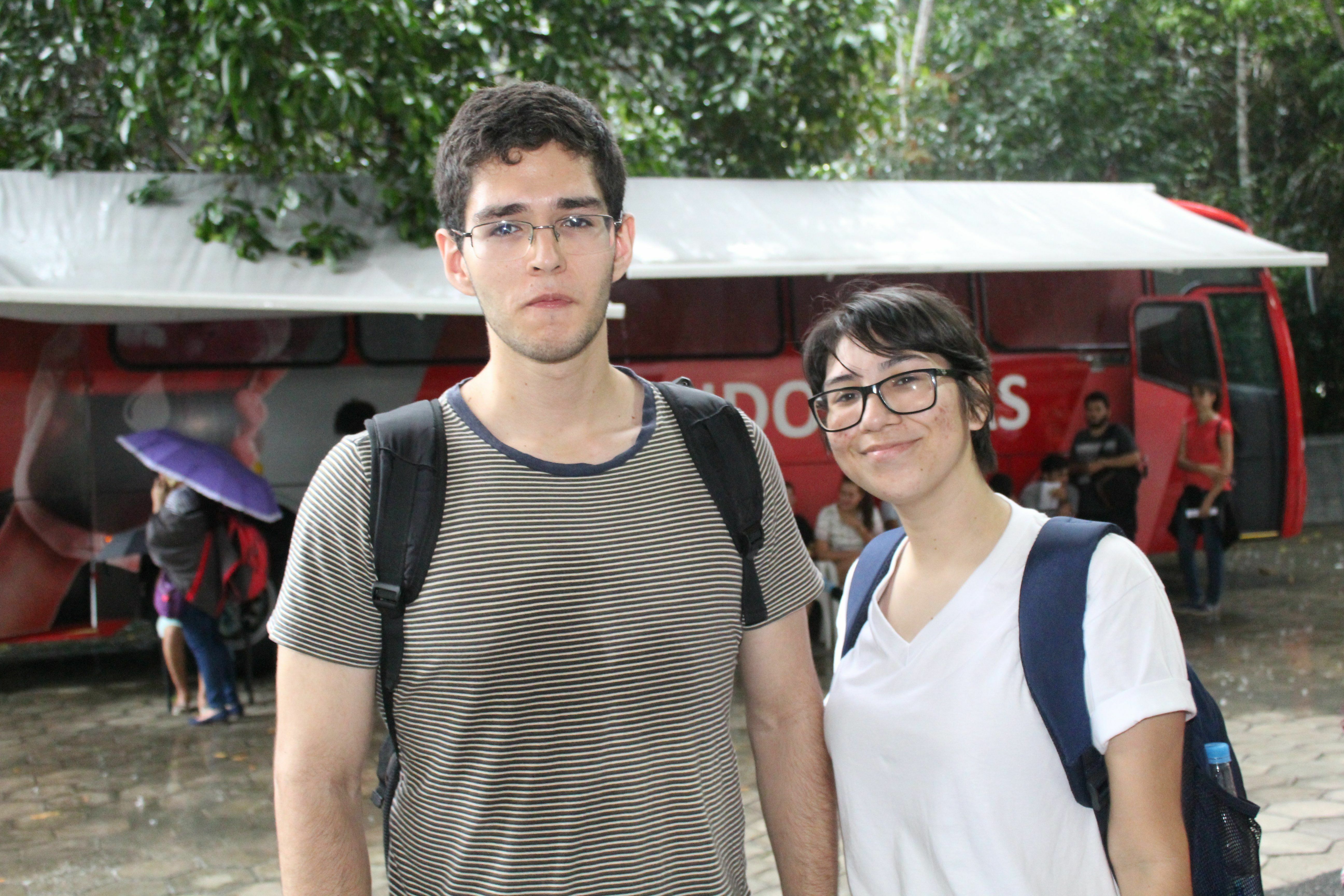Davi Santos e Ágata Conceição, alunos do Curso de Economia 