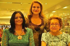 As autoras Eunice Soeiro e Aldenice Alves Bezerra, ao centro a professora Suely Marquez 