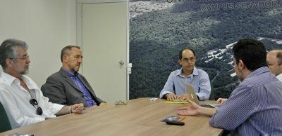 Encontro ocorreu na sala de reuniões da reitoria
