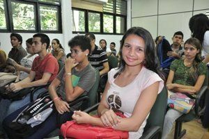 A caloura Karla Oliveira (Ciências Biológicas) obteve o primeiro lugar geral no ENEM sem fazer cursinho