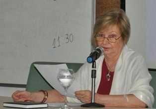 Professora Élide Rugai Bastos