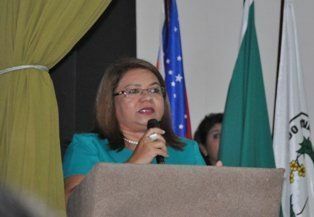 Professora Simone Baçal, diretora do ICHL