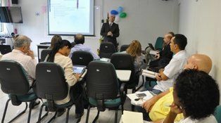 Consultores da FGV orientam o processo