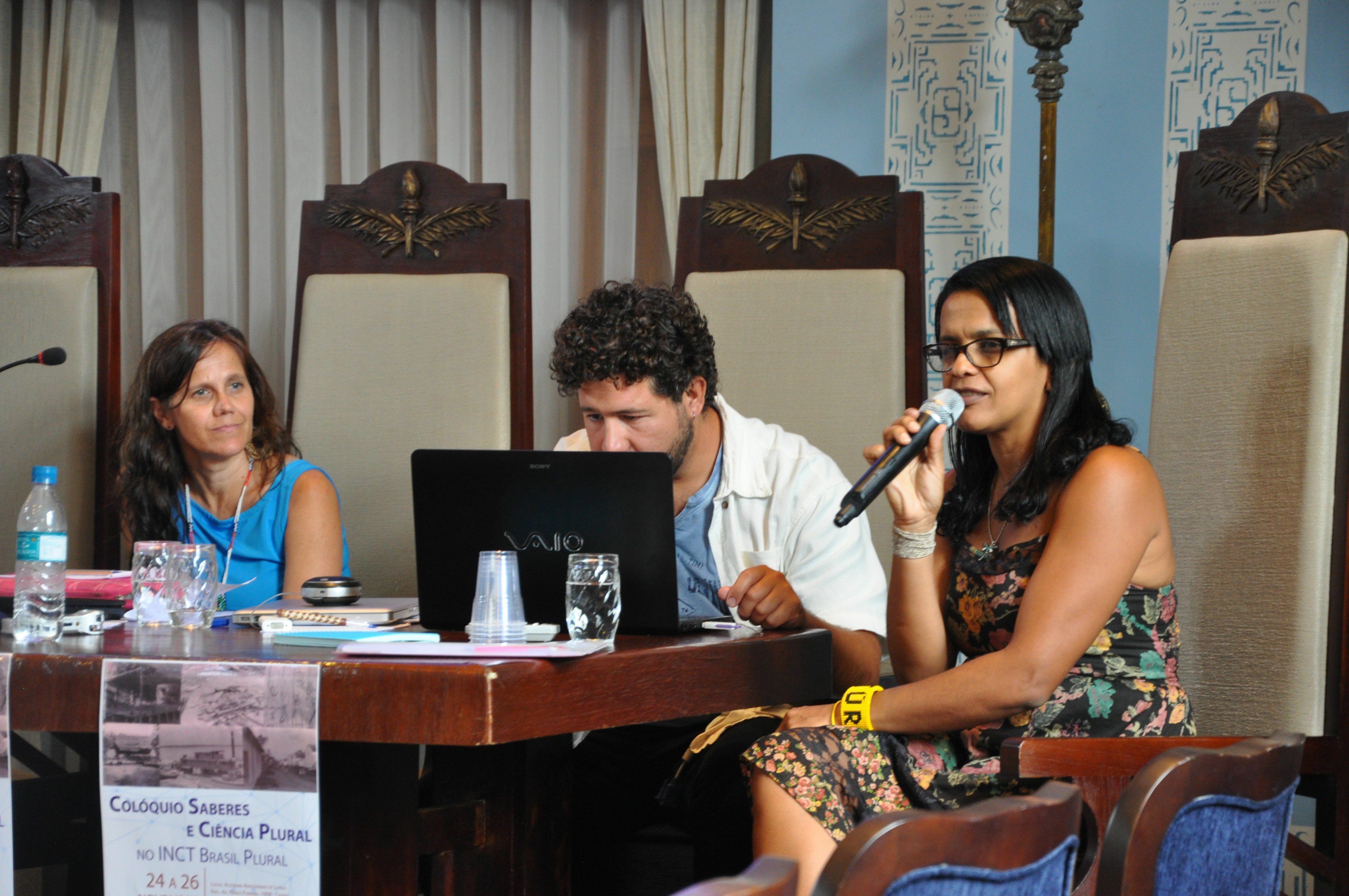 Doutoranda Lígia Soares apresenta sua pesquisa