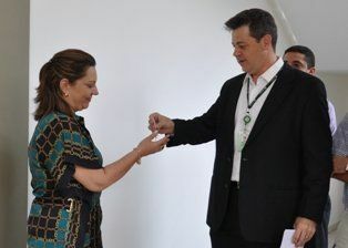 Reitora recebe chaves do mais novo setor da UFAM